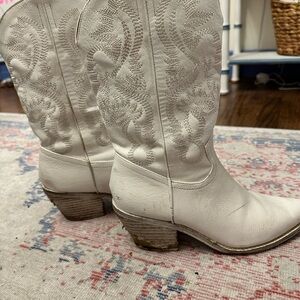 Elegant White Western Boots